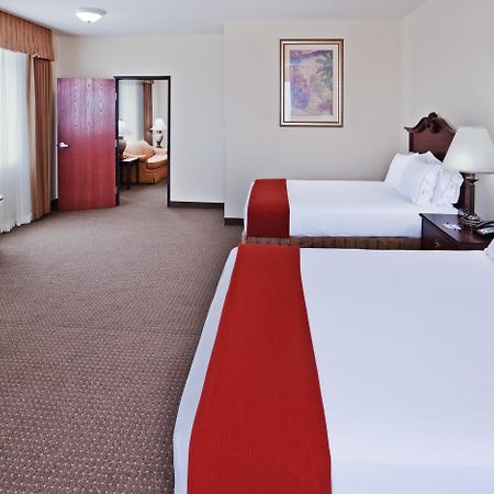 Holiday Inn Express Hotel & Suites Woodward Hwy 270 By Ihg Exteriör bild