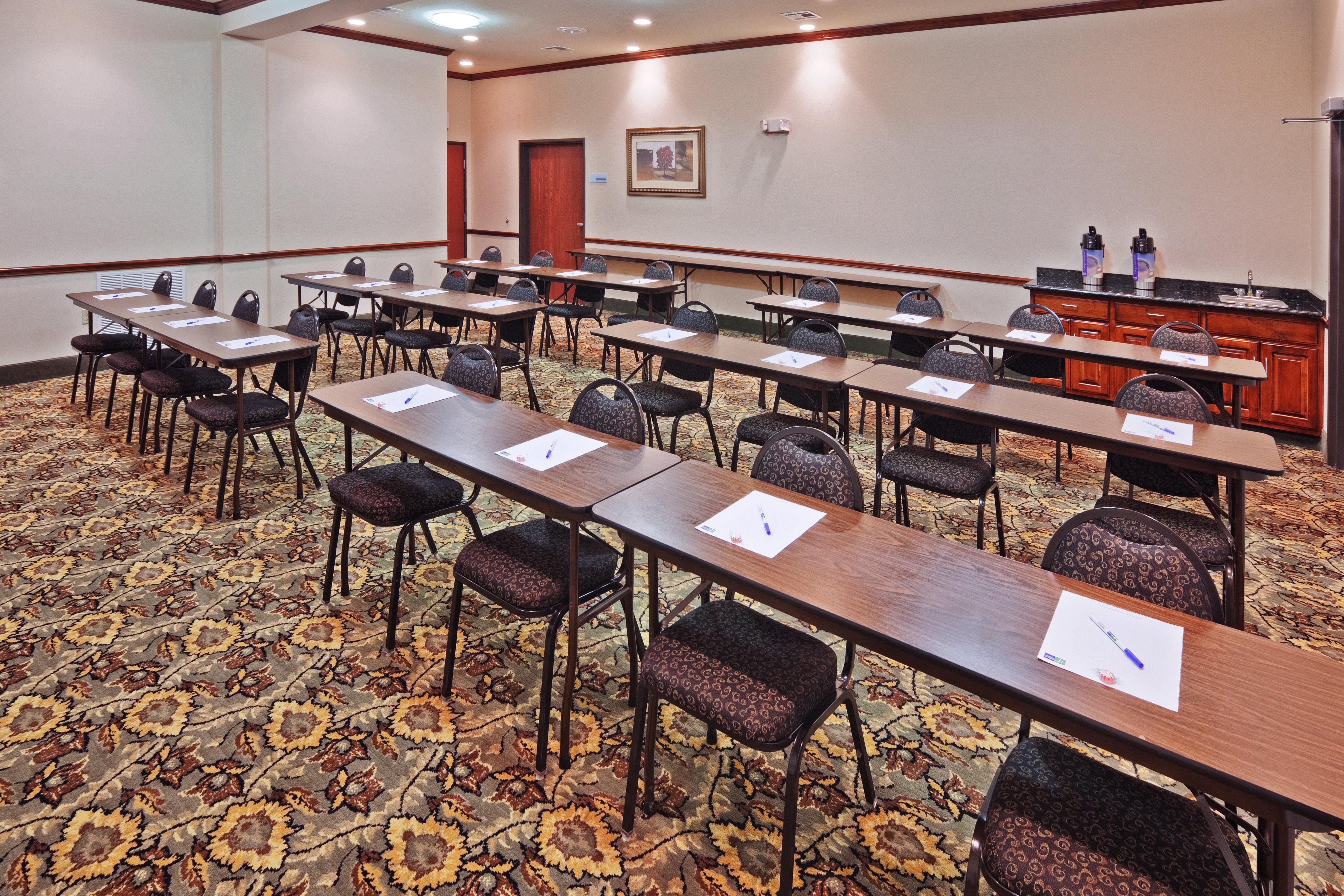 Holiday Inn Express Hotel & Suites Woodward Hwy 270 By Ihg Exteriör bild