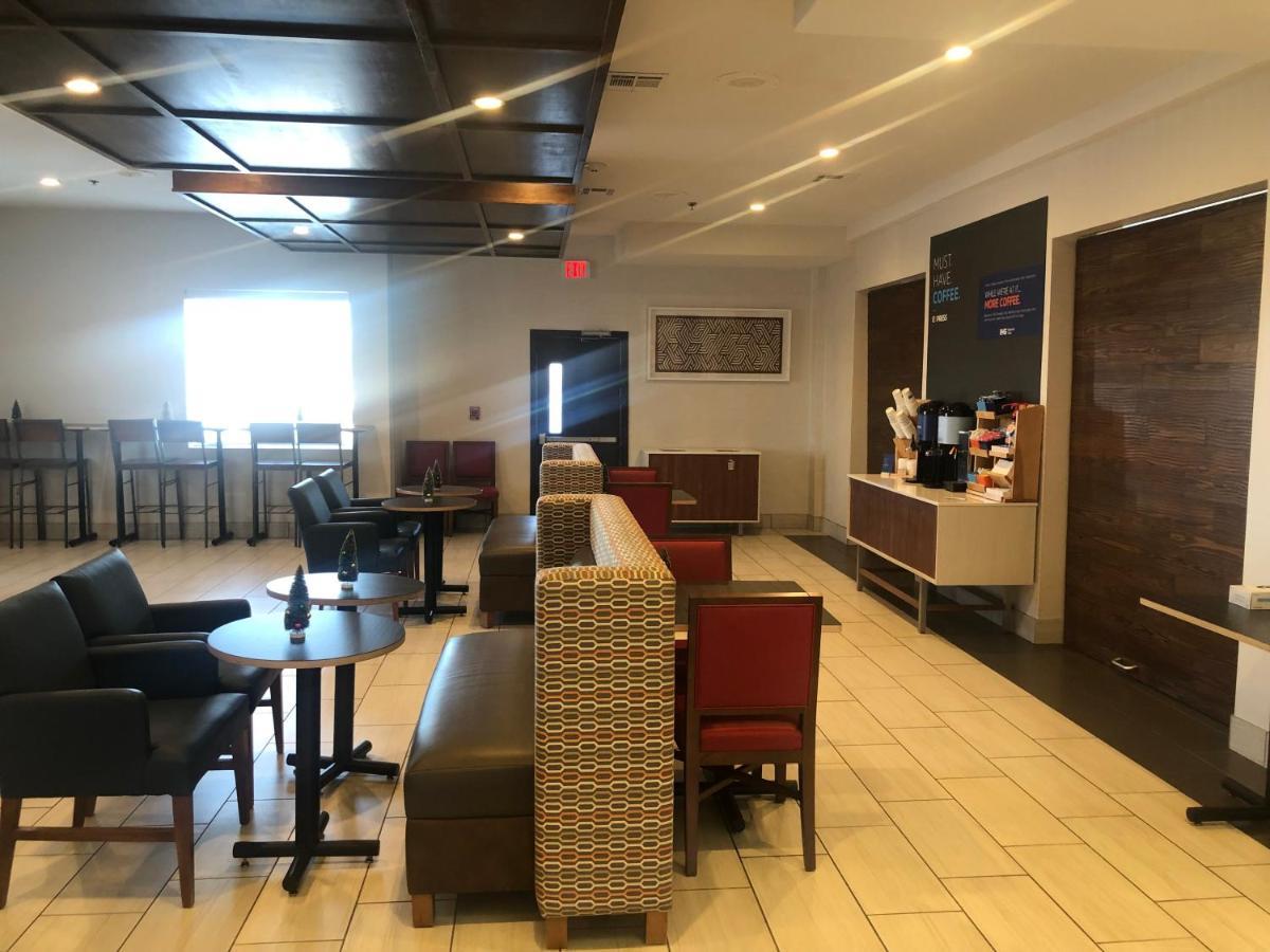Holiday Inn Express Hotel & Suites Woodward Hwy 270 By Ihg Exteriör bild