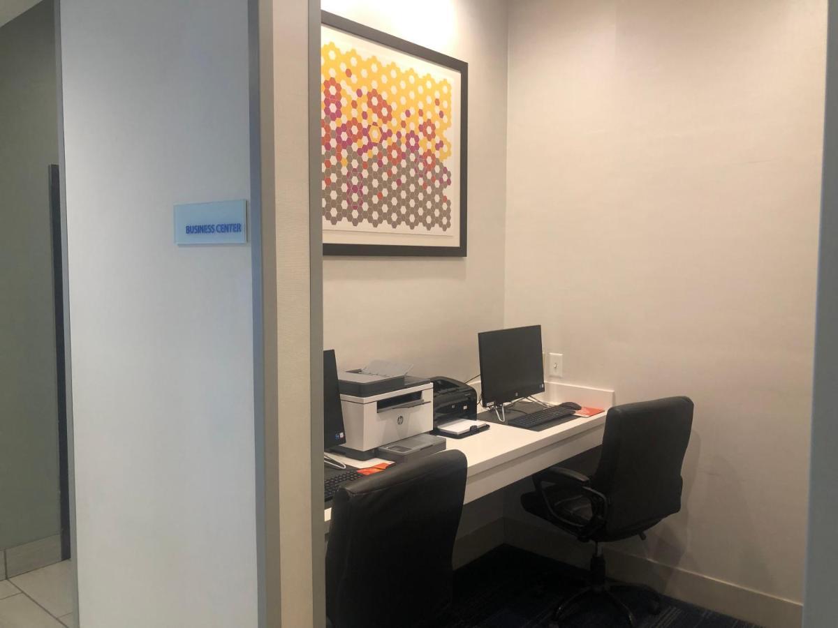 Holiday Inn Express Hotel & Suites Woodward Hwy 270 By Ihg Exteriör bild