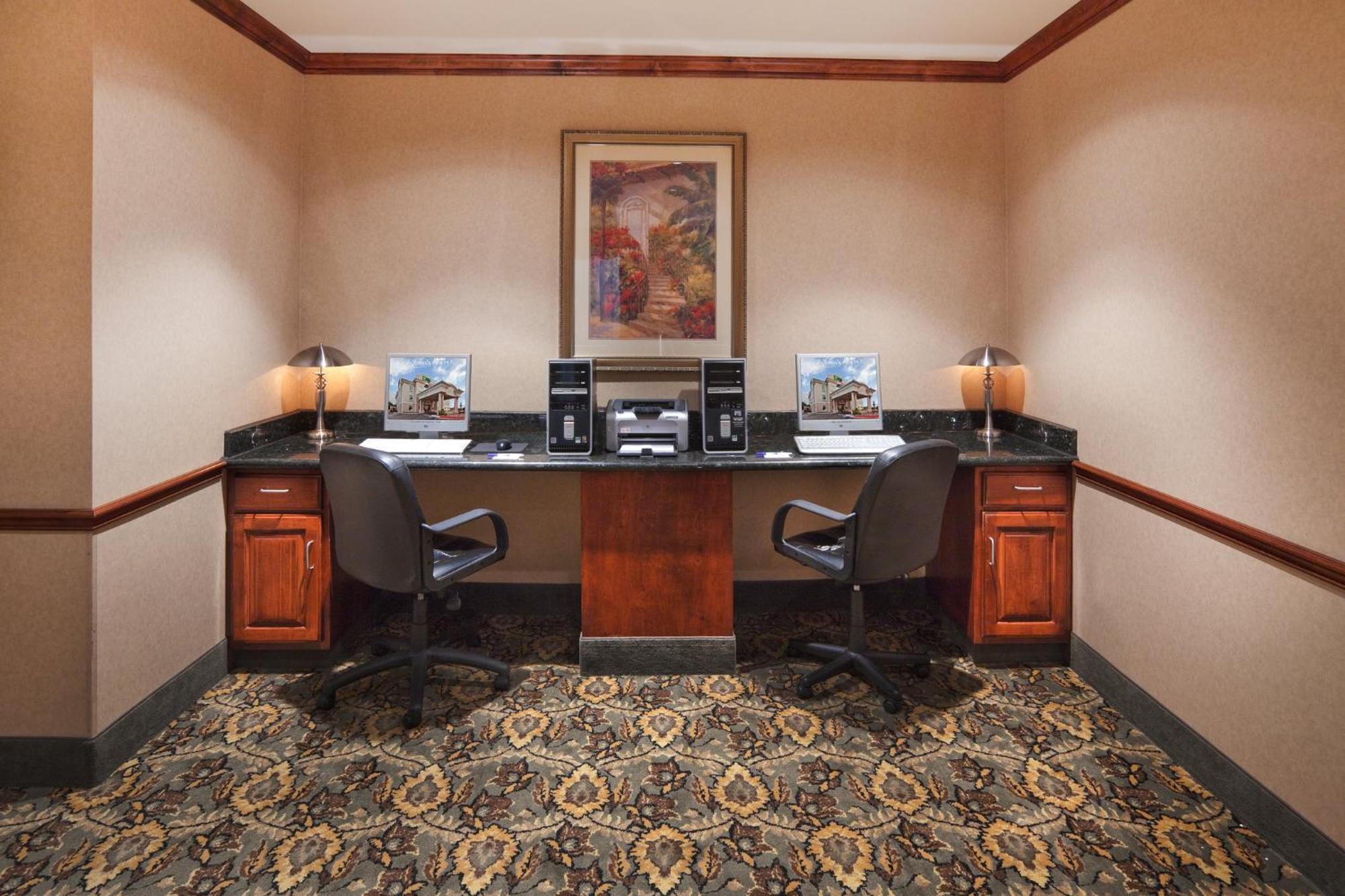 Holiday Inn Express Hotel & Suites Woodward Hwy 270 By Ihg Exteriör bild
